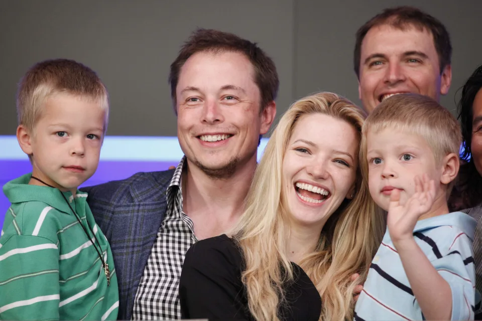 Elon Musk med ekskona Talulah Riley og tvillingsønnene hans