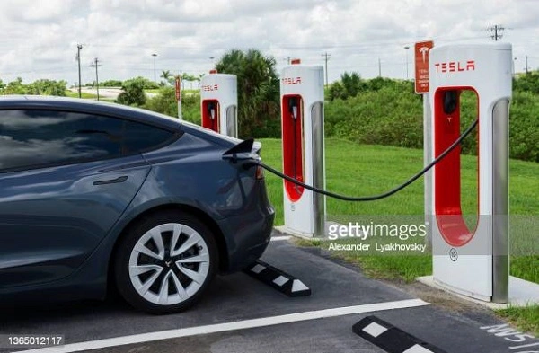 Verdensomspennende Tesla Supercharger-nettverk