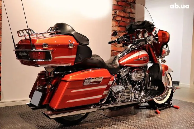 Harley-Davidson FLHTCU  Image 3