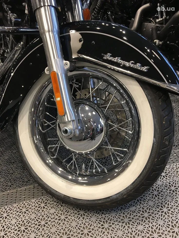 Harley-Davidson FLSTC  Image 9